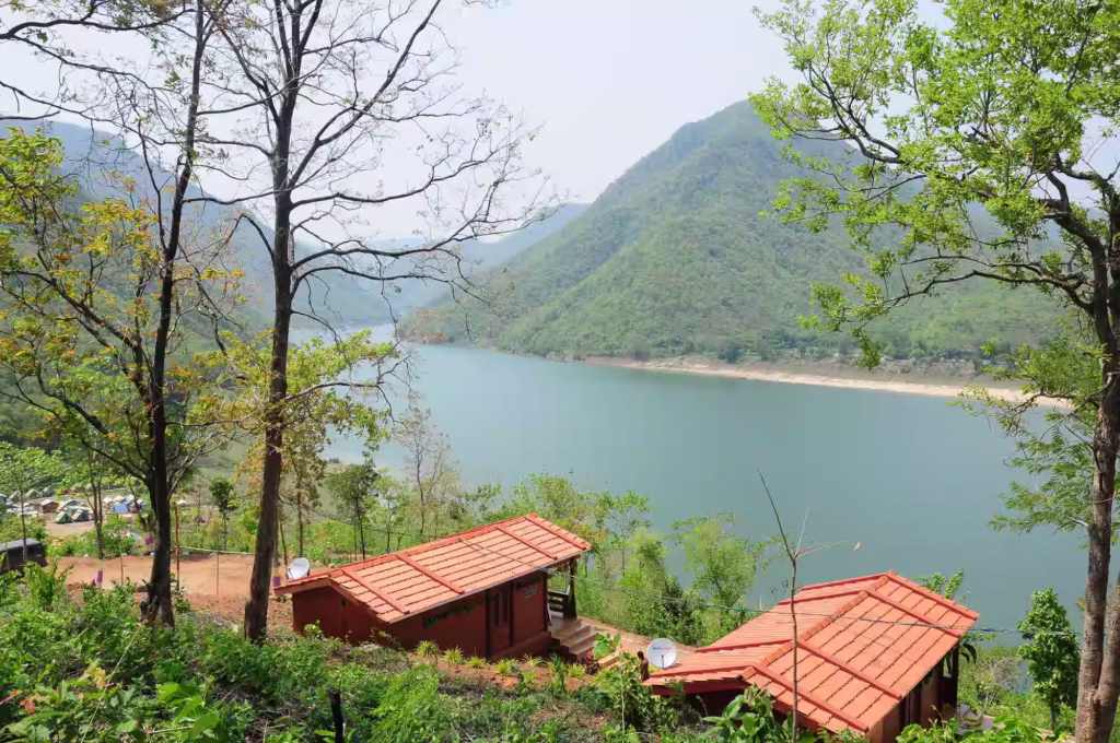 sirivaka-bamboo-huts-resort